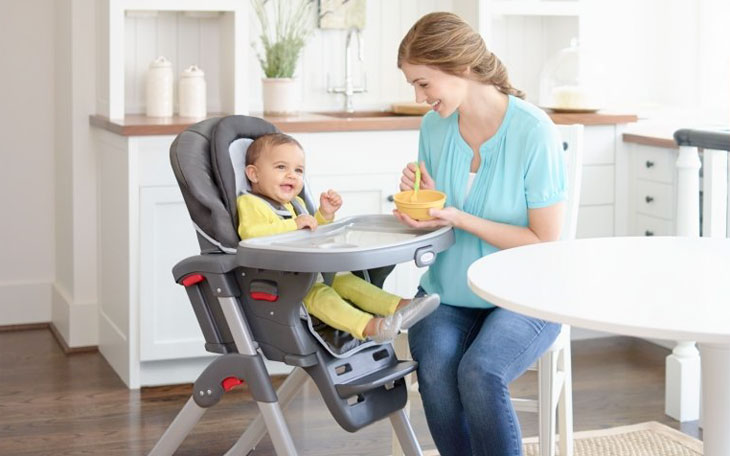 Как выбрать стульчик для кормления ребенка